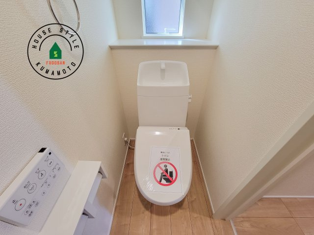 熊本市北区八景水谷3丁目第1-3棟（1号棟）のトイレ|温水洗浄便座を完備しております。2ヶ所にトイレがあるのは朝の慌ただしい時間も安心です。