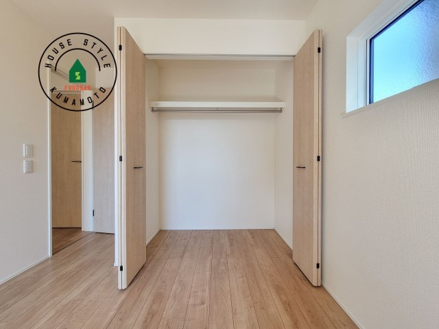 熊本市北区八景水谷3丁目第1-3棟（1号棟）の収納|洋服や大きな荷物が多い方や人数の多いご家族などは、一般的なクローゼットよりもウォークインクローゼットのほうが使い勝手が良いです。