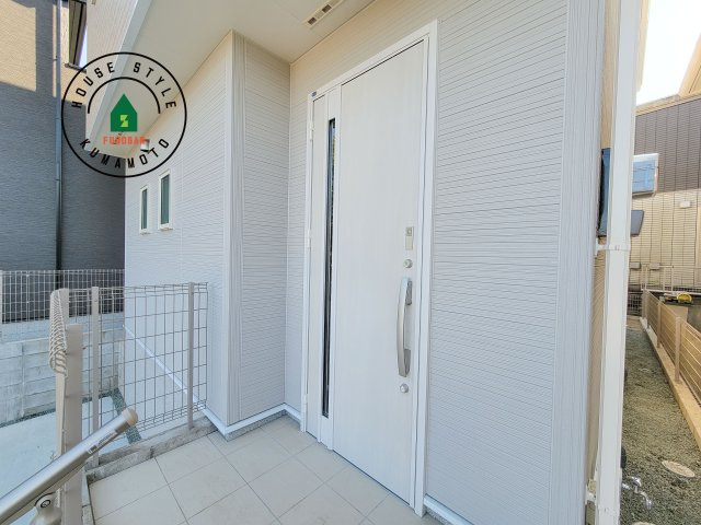 熊本市北区八景水谷3丁目第1-3棟（1号棟）の玄関|おでかけの時も帰った時も、「我が家」を最初に感じでもらえる素敵な空間に。