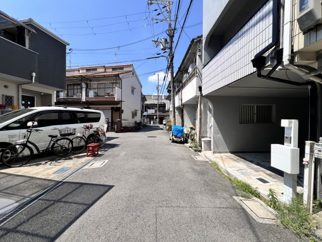 守口市八雲東町2丁目戸建の前面道路含む現地写真