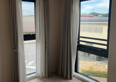 【寝室】 | エクセレントマスターズ八王子中楽坊 | 寝室でゆっくりと過ごすためにはベッド周りの適度な空間を担保することや窓の位置、照明の明るさ、寝室の広さなどを考える必要があります。自身や家族の構成とライフスタイルに併せて寝室にする部屋を選びましょう！