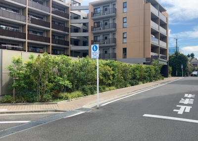 【庭】 | エクセレントマスターズ八王子中楽坊 | 物件によっては、入居者が個人的に使用できる専用庭がついているものもあります。また、住宅の中にある土間の部分を庭と呼ぶこともあります。庭の用途は住む人によって変わり、それによってデザインもさまざまです。