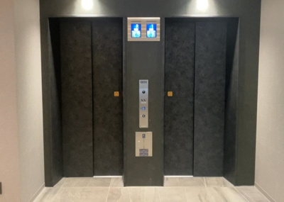 【設備】 | エクセレントマスターズ八王子中楽坊 | 共有部分は、住民なら誰もが使える設備のこと。例えば駐車場やエレベーター、インターネット設備、セキュリティ設備などがあります。他にも、マンションの廊下・外部階段やエントランス・ゴミ置き場などがあります。