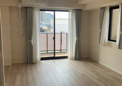 【居間・リビング】 | エクセレントマスターズ八王子中楽坊 | リビングの間取りの種類は大きくわけてリビングとダイニングが別になっているタイプ、リビングダイニング一体型です。どちらも一長一短ですので、家を選ぶ時はその両面をチェックして決めるようにしましょう。