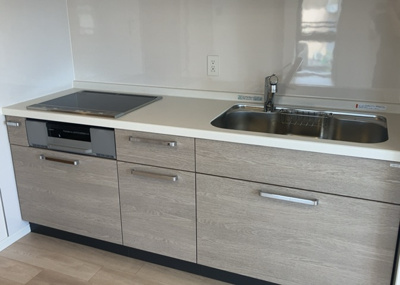 【キッチン】 | エクセレントマスターズ八王子中楽坊 | 標準的なシステムキッチンの横幅は、165cm～300cm程度です。2100・2400・2550・2700などミリ単位で表記されます。普段どのように料理をするのかを想定しながら合ったサイズを選びましょう