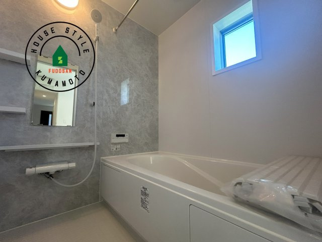 熊本市北区八景水谷3丁目第1-3棟（2号棟）の内観：施工例|1日の疲れを癒してくれる広々バスルーム。雨の日のお洗濯にも大活躍な浴室乾燥機付です！