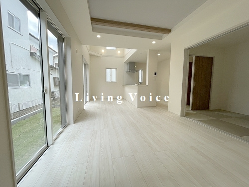 【居間・リビング】 | 【仲介手数料０円】平塚市寺田縄　新築一戸建て | 平塚市寺田縄　新築一戸建て