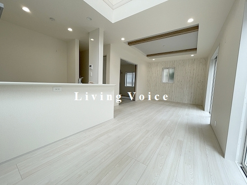 【居間・リビング】 | 【仲介手数料０円】平塚市寺田縄　新築一戸建て | 平塚市寺田縄　新築一戸建て