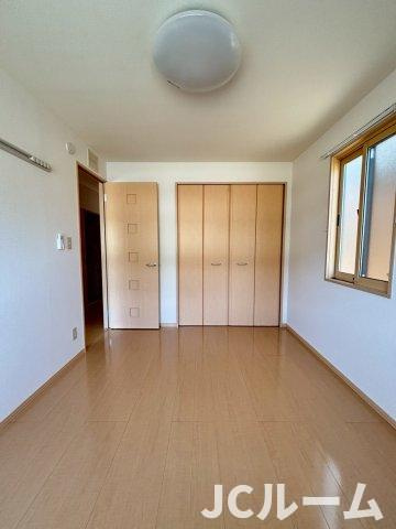 柏崎市三和町のアパートの洋室
