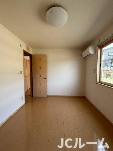 柏崎市三和町のアパートの洋室