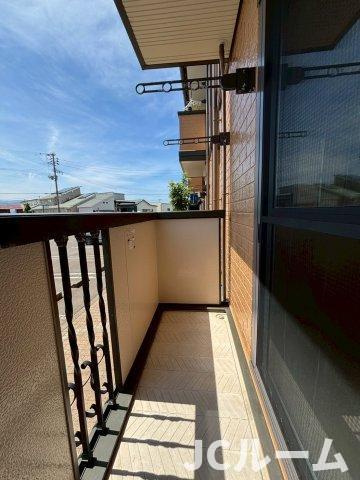 柏崎市三和町のアパートのバルコニー