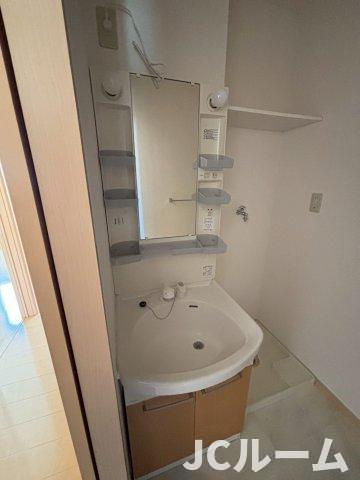 柏崎市三和町のアパートの独立洗面台