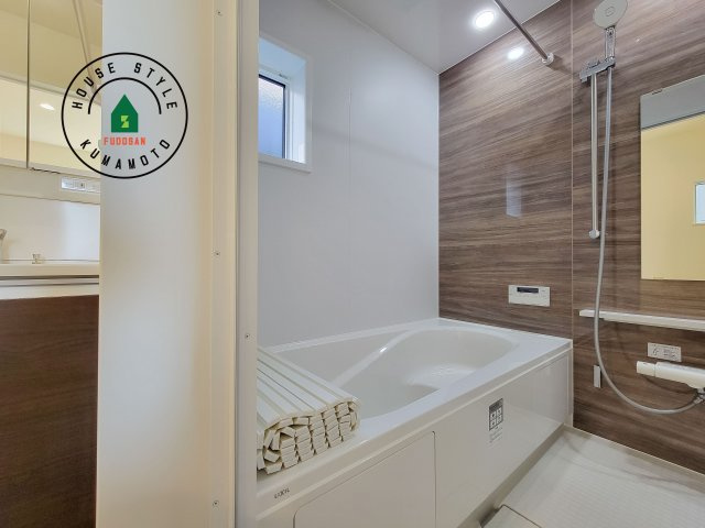 熊本市北区八景水谷3丁目第1-3棟（3号棟）の内観：施工例|1日の疲れを癒してくれる広々バスルーム。雨の日のお洗濯にも大活躍な浴室乾燥機付です！