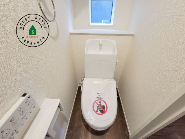 熊本市北区八景水谷3丁目第1-3棟（3号棟）の内観：施工例|温水洗浄便座を完備しております。2ヶ所にトイレがあるのは朝の慌ただしい時間も安心です。