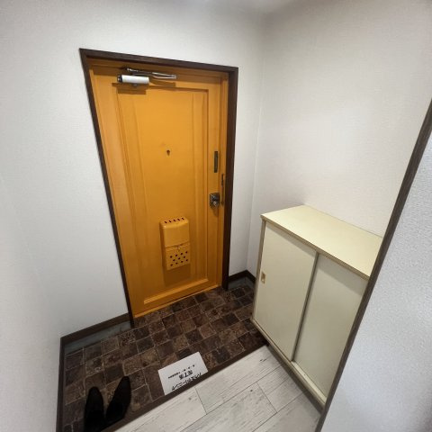 寿ハイツ新生の玄関