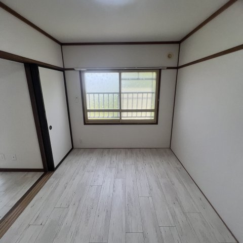 寿ハイツ新生の居間・リビング