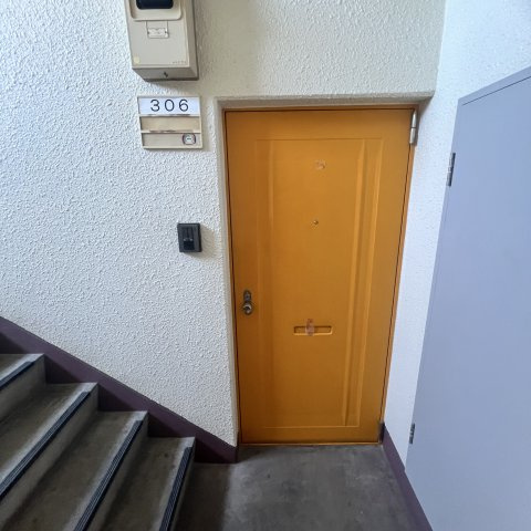 寿ハイツ新生の玄関