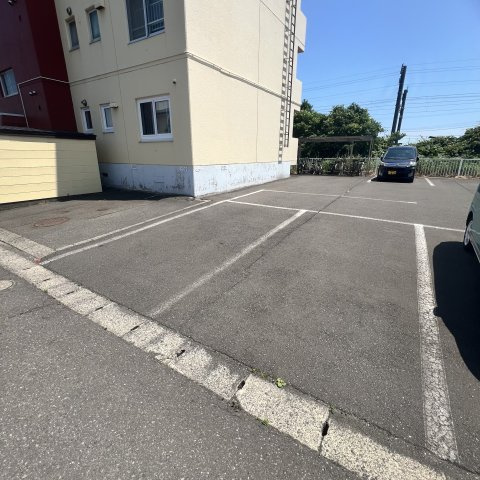 寿ハイツ新生の駐車場