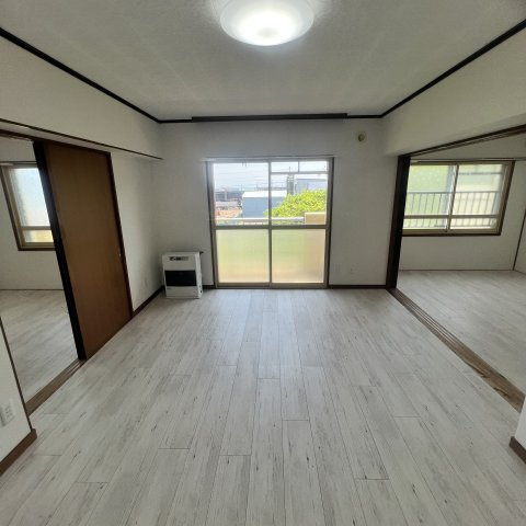 寿ハイツ新生の居間・リビング