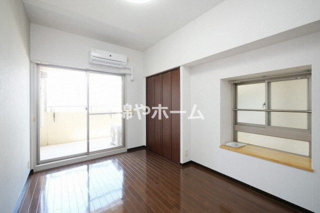 東小橋Ⅱ番館の居間・リビング|こちらのリビングで趣味の時間をお楽しみください