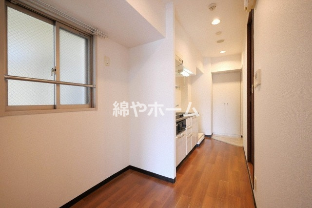 東小橋Ⅱ番館の内装|明るい色調の室内です