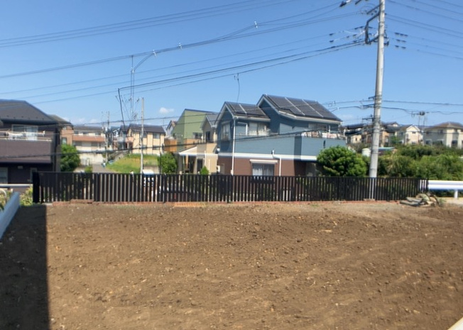 【外観】 | 土地の形が極端に長細かったり、狭小地、あるいは道路との高低差がある傾斜地だった場合、後々売ろうとしても買い手がつかない場合もあります。後々、売却することになった時に価値の下がらない土地を選びましょう。