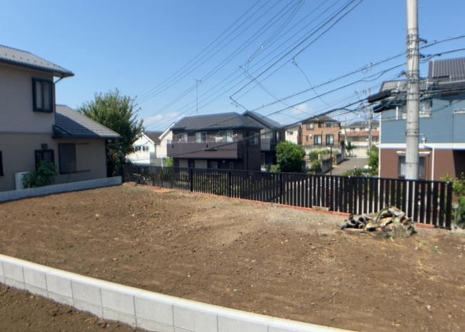 【外観】 | 家を建てる前提で土地を探している場合、地盤の丈夫さは譲れない条件の一つです。地盤が脆弱だと追加工事が必要となります。また、過去に地盤沈下や液状化現象を起こした土地は、できるだけ避けた方がいいでしょう。