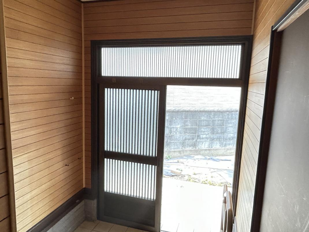 ひたちなか市大字足崎　中古戸建の玄関