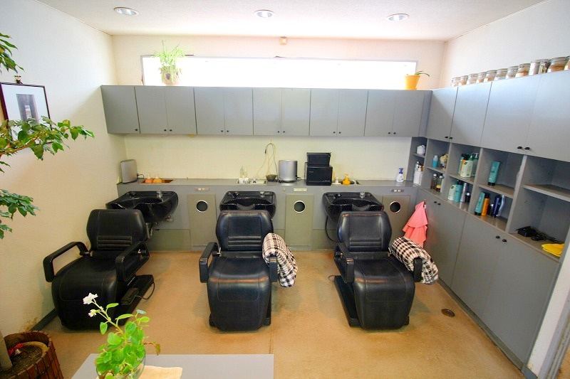 安来町鉄骨造３階建建店舗付住宅の内装|1階の美容室跡の写真になります。