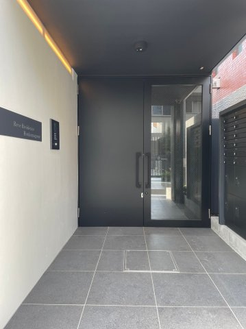 Reve Residence本駒込のエントランス