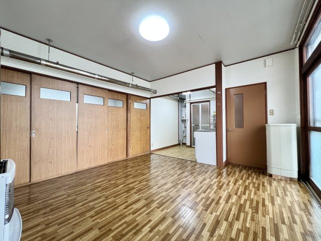 ホワイトマンションB棟の居間・リビング
