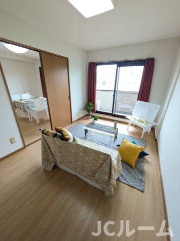 柏崎市西山町鬼王の賃貸マンションの居間・リビング