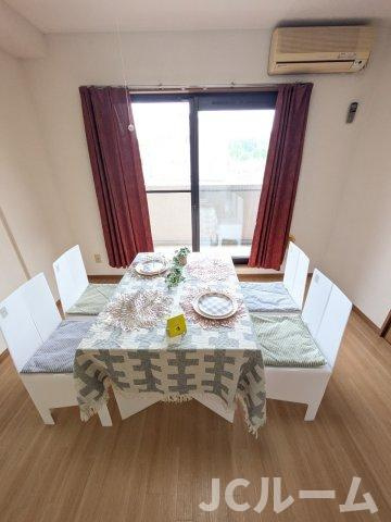 柏崎市西山町鬼王の賃貸マンションの居間・リビング