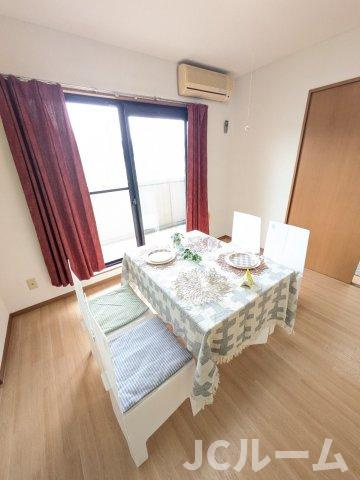 柏崎市西山町鬼王の賃貸マンションの居間・リビング