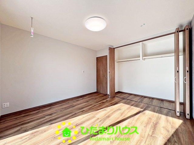 ワイウッドコート幸手市下川崎第1期　新築一戸建て　05の収納|かなり広い収納です！