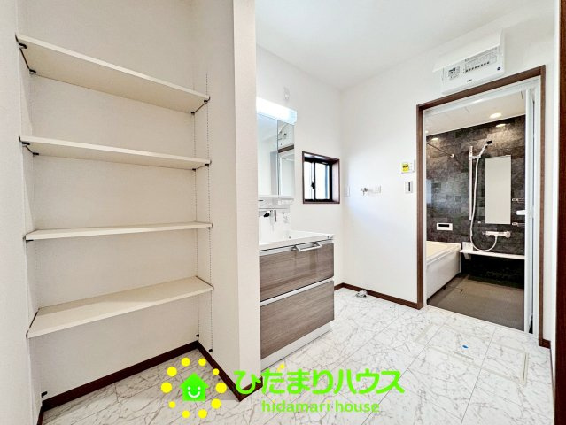 ワイウッドコート幸手市下川崎第1期　新築一戸建て　05のランドリースペース|洗濯機はこちらに！