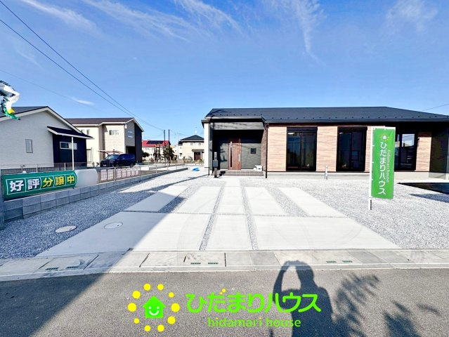 ワイウッドコート幸手市下川崎第1期　新築一戸建て　05の駐車場|2台停めても余裕のある駐車場です！