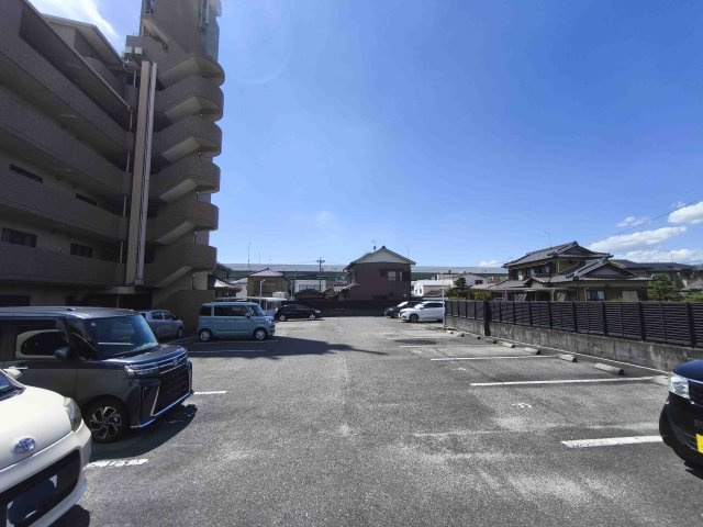 セントラルハイツ星の門の駐車場