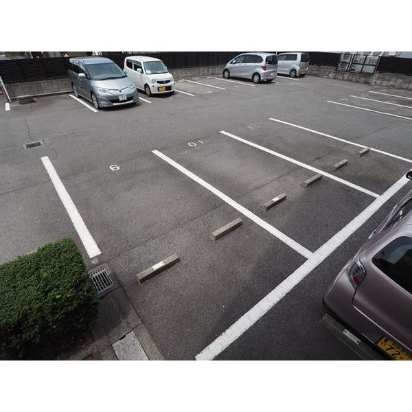 セントラルハイツ星の門の駐車場