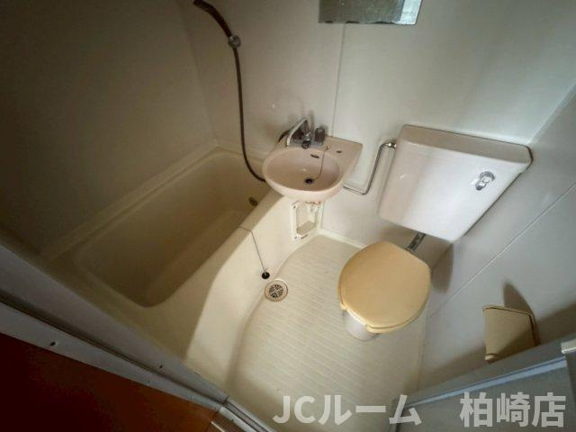 柏崎市大字上田尻のアパートのトイレ|同建物内、同間取りの別の部屋の写真です