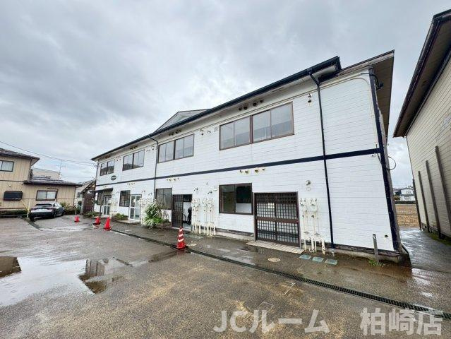 柏崎市大字上田尻のアパートの外観
