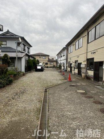 柏崎市大字上田尻のアパートの駐車場