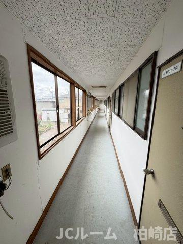 柏崎市大字上田尻のアパートのエントランス