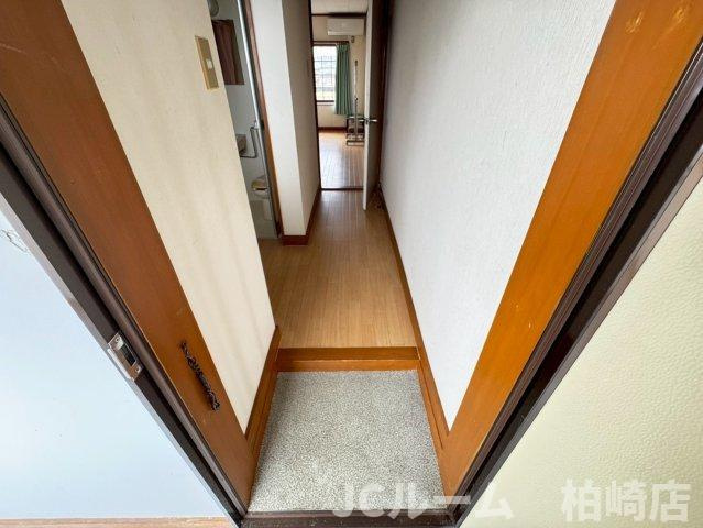 柏崎市大字上田尻のアパートの玄関