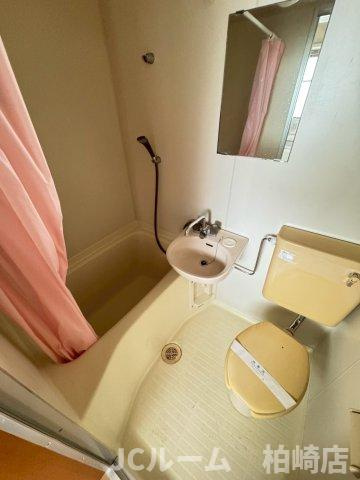 柏崎市大字上田尻のアパートの浴室|同建物内、同間取りの別の部屋の写真です