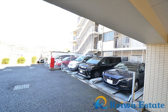 サンクレイドル茅ヶ崎の駐車場