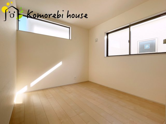 さいたま市北区吉野町　第2　新築一戸建て　リーブルガーデン　02の子供部屋|自然光が心地よく入る子ども部屋は、学習・遊び・睡眠をしっかり支える快適環境。シンプル設計でレイアウトも変えやすく、成長に合わせて長く使える利便性の高い一室です。