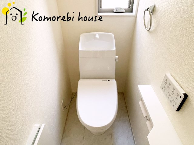 さいたま市北区吉野町　第2　新築一戸建て　リーブルガーデン　02のトイレ|2階にもトイレがあることで、朝の混雑が解消し生活動線がスムーズに。新築ならではの間取り設計で、毎日の“プチストレス”が驚くほど減ります。