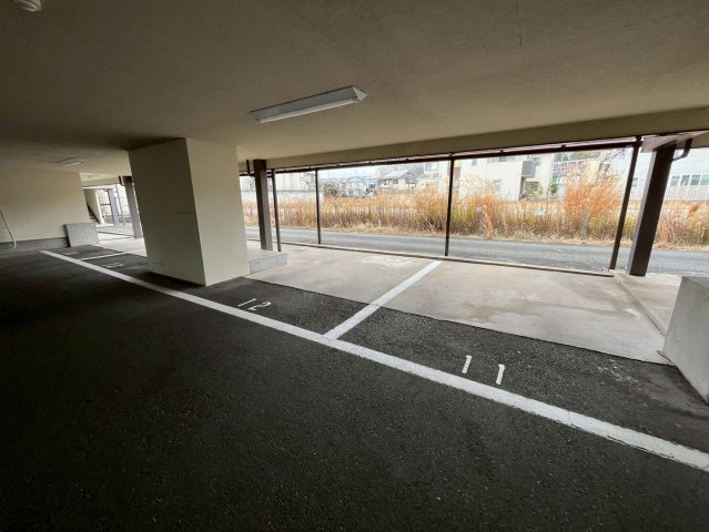 カワモヒルの駐車場