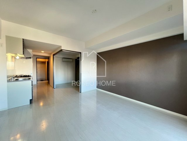 フェニックスコートの居間・リビング|同マンション別部屋：参考写真